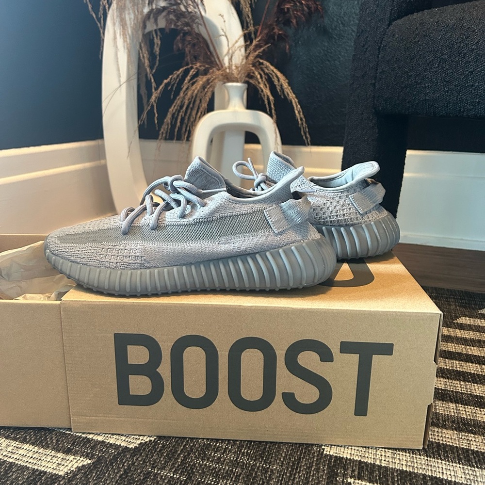 Men’s Adidas Yeezy Gray Sneakers - Picture 4 of 9